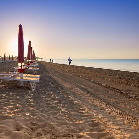2 Bedroom Gorgeous In Appartamento Bibione